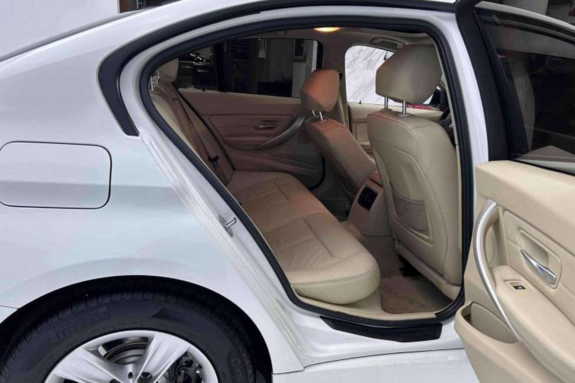 Used BMW 3 Series 2015 320i Fashion Model Interior 4