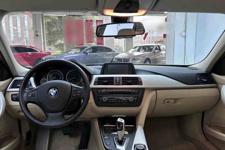 Used BMW 3 Series 2015 320i Fashion Model Interior 5
