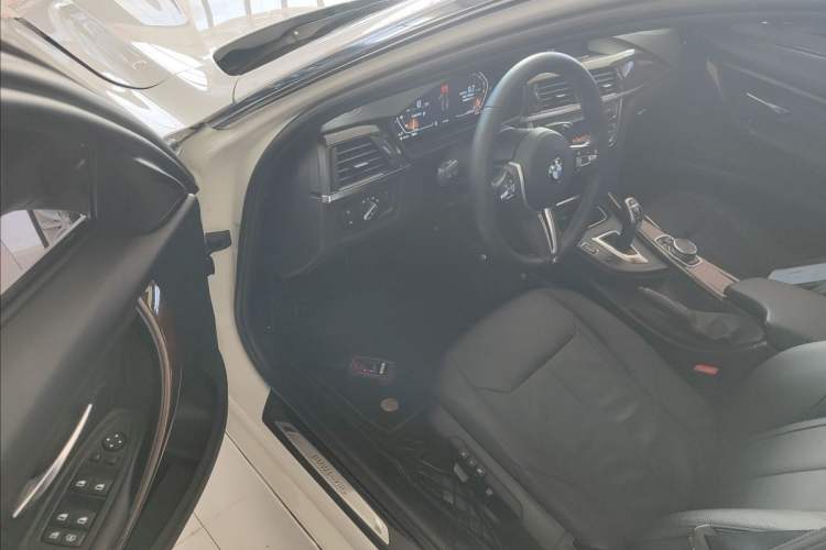 Used BMW 3 Series 2015 320Li Luxury Design Package Premium Edition Interior 6