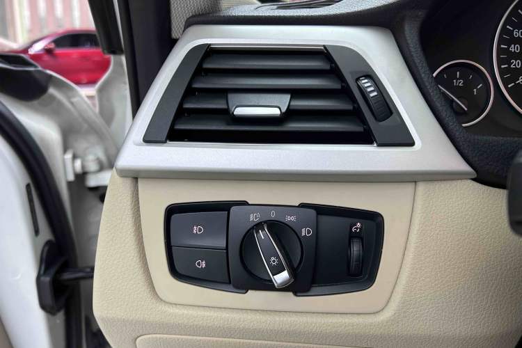 Used BMW 3 Series 2015 320i Fashion Model Interior 6