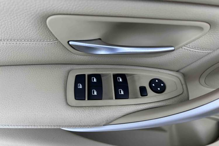 Used BMW 3 Series 2015 320i Fashion Model Interior 7