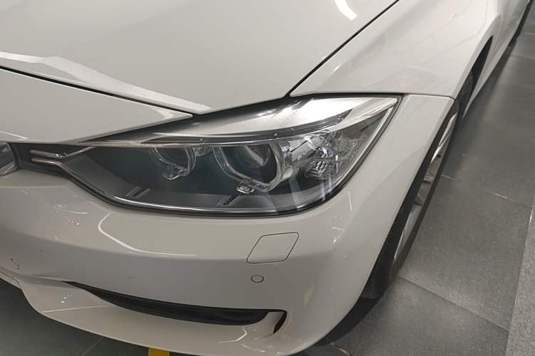 Used BMW 3 Series 2015 320i Luxury Line Stylish Edition Left Front Headlight