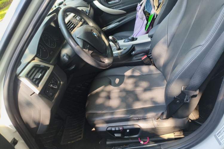 Used BMW 3 Series 2015 320i Active Edition Left Front Seat