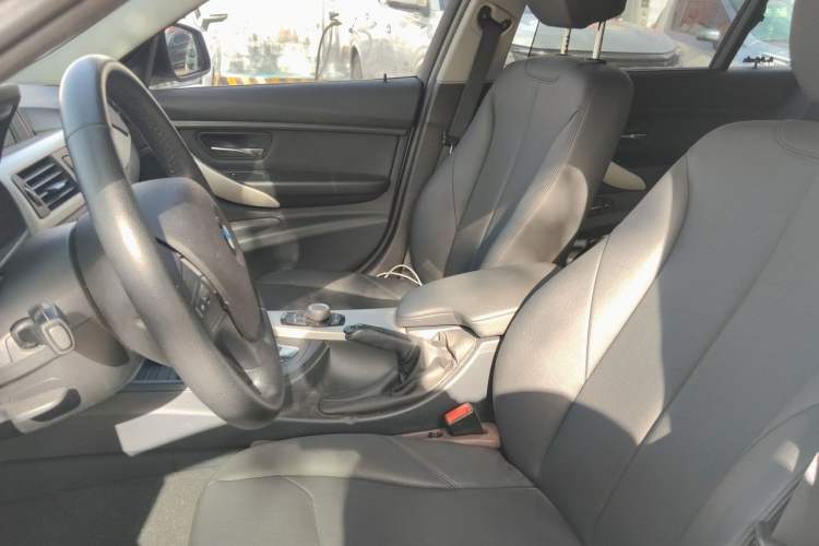 Used BMW 3 Series 2015 316Li Fashion Model Left Front Seat