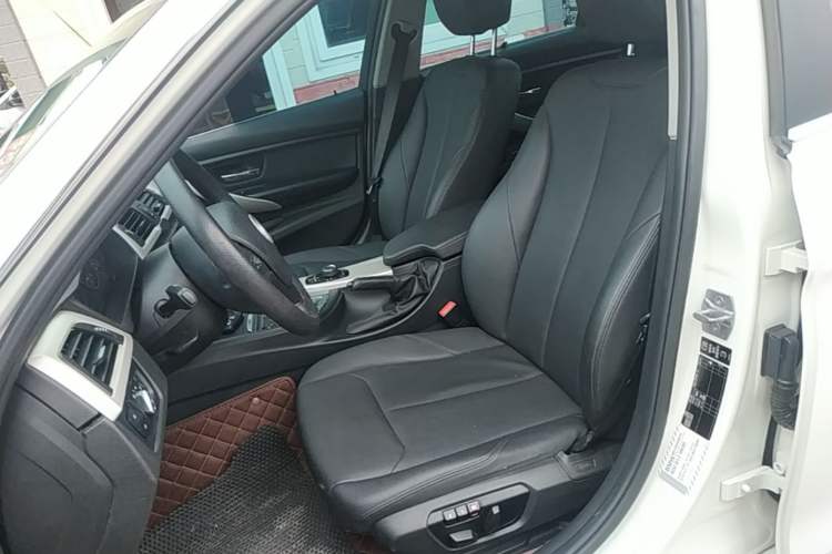 Used BMW 3 Series 2015 316Li Fashion Model Left Front Seat