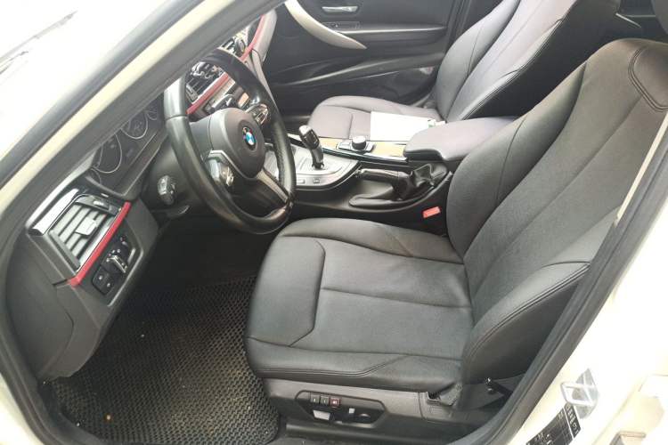 Used BMW 3 Series 2015 320i Fashion Model Left Front Seat