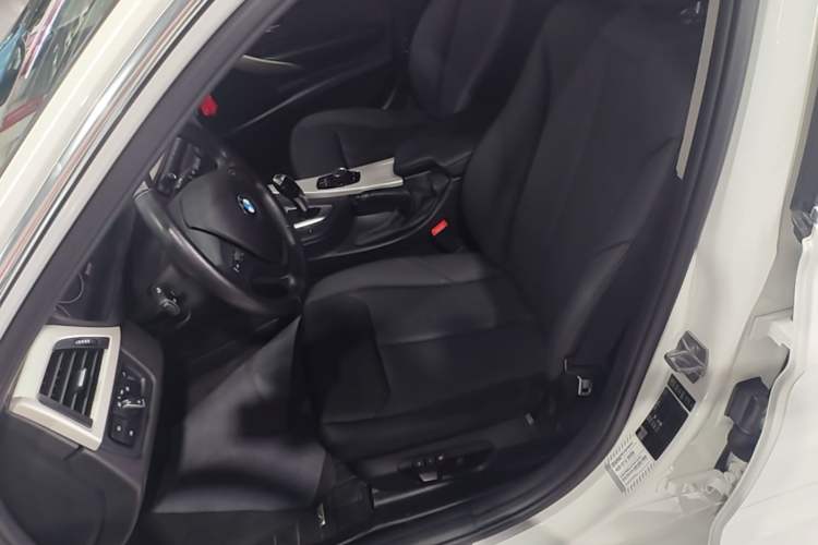 Used BMW 3 Series 2015 316Li Fashion Model Left Front Seat