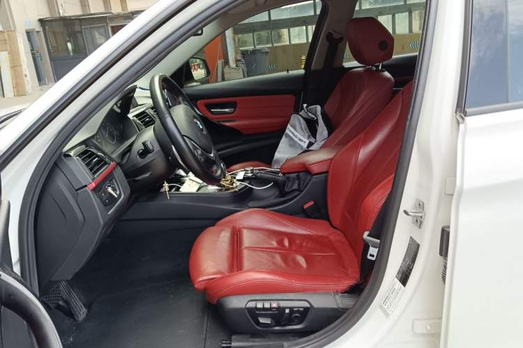 Used BMW 3 Series 2015 320i Luxury Edition Sports Design Package Left Front Seat