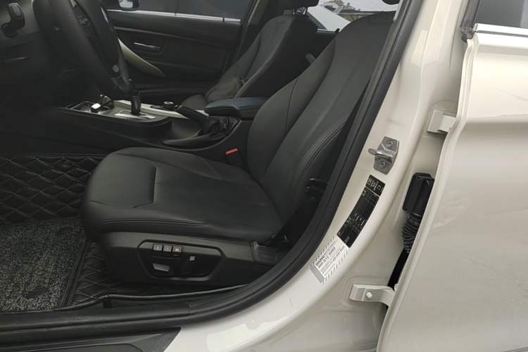 Used BMW 3 Series 2015 320Li Fashion Model Left Front Seat
