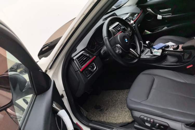 Used BMW 3 Series 2015 320i Luxury Line Stylish Edition Left Front Seat