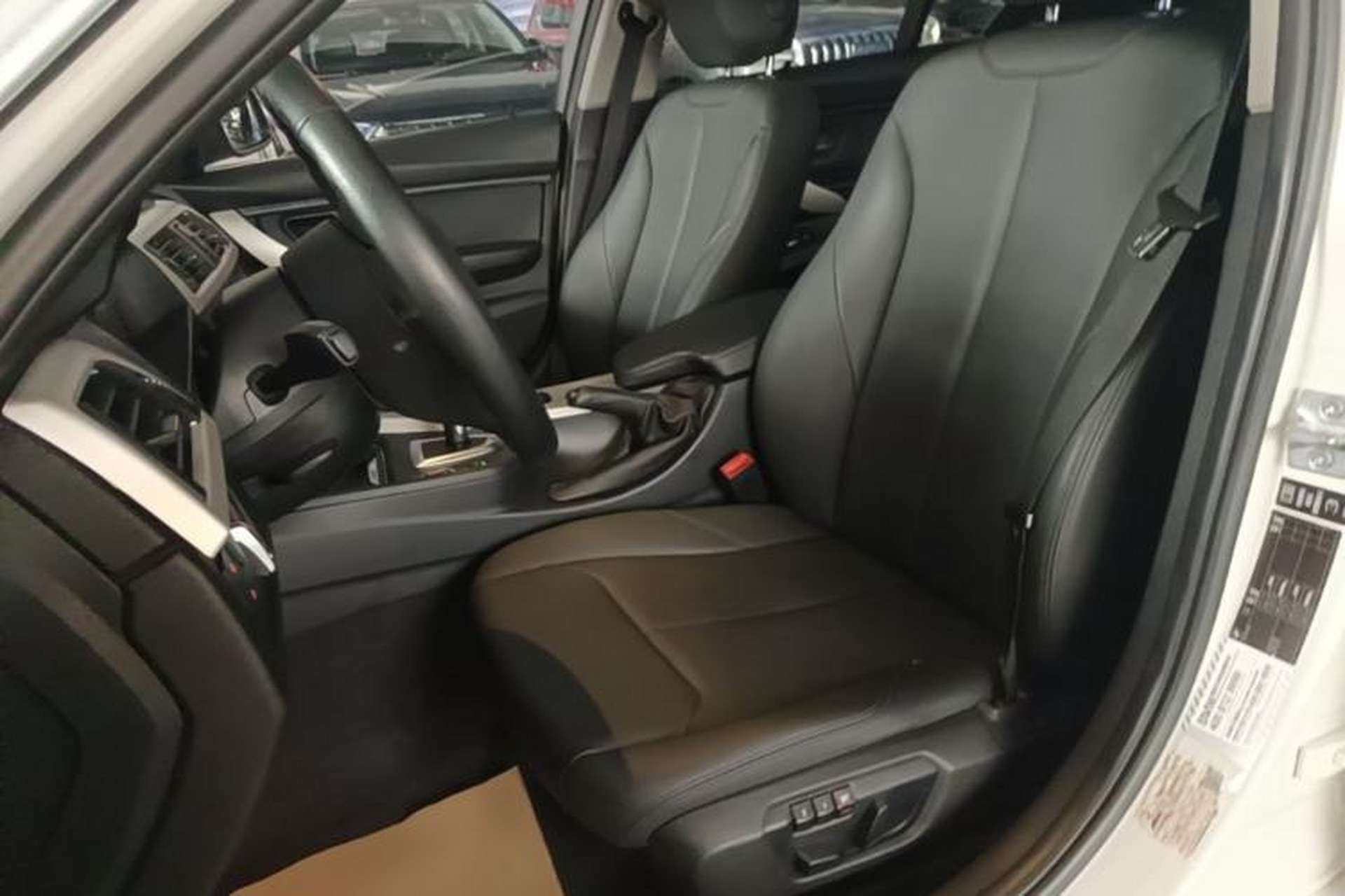 Used BMW 3 Series 2015 320Li Luxury Edition Fashion Model Left Front Seat