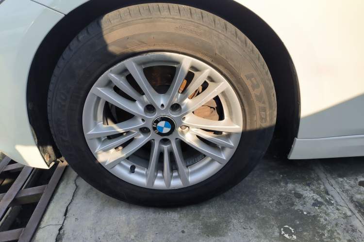 Used BMW 3 Series 2015 320Li Luxury Edition Fashion Model Left Front Wheel Hub