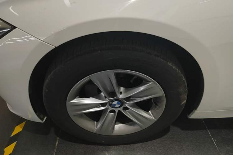 Used BMW 3 Series 2015 320i Luxury Line Stylish Edition Left Front Wheel Hub