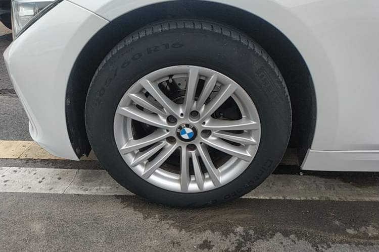 Used BMW 3 Series 2015 316Li Fashion Model Left Front Wheel Hub