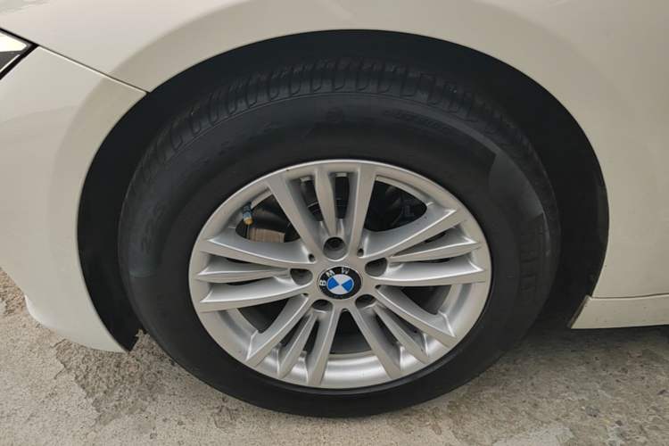 Used BMW 3 Series 2015 320Li Fashion Model Left Front Wheel Hub