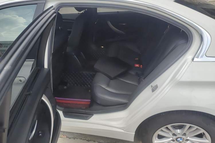 Used BMW 3 Series 2015 316Li Fashion Model Left Rear Seat
