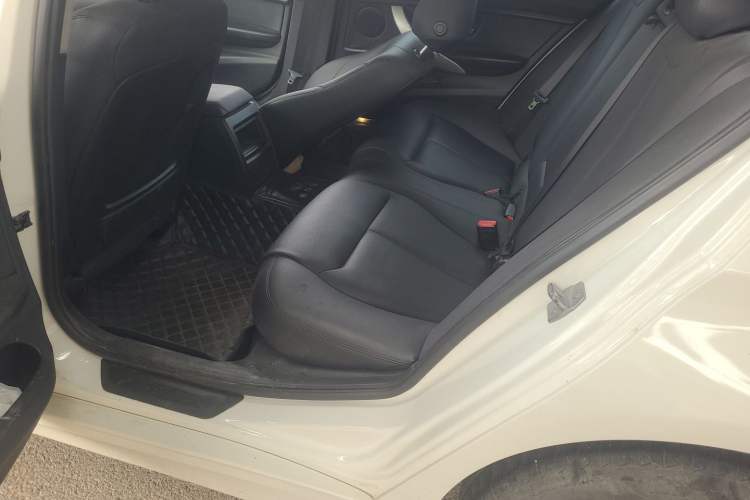 Used BMW 3 Series 2015 316Li Fashion Model Left Rear Seat