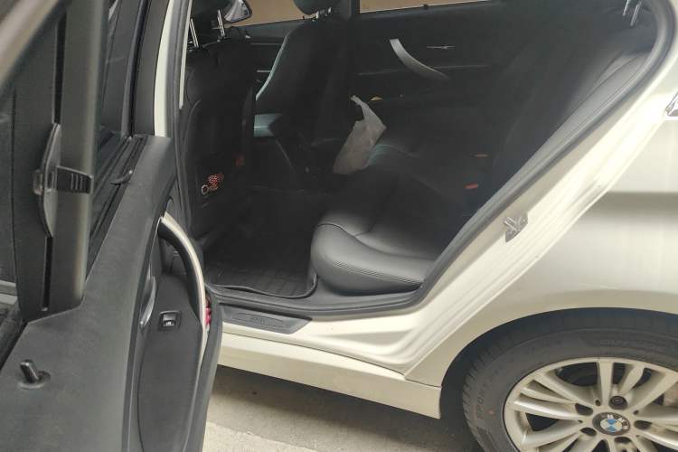 Used BMW 3 Series 2015 320Li Fashion Model Left Rear Seat