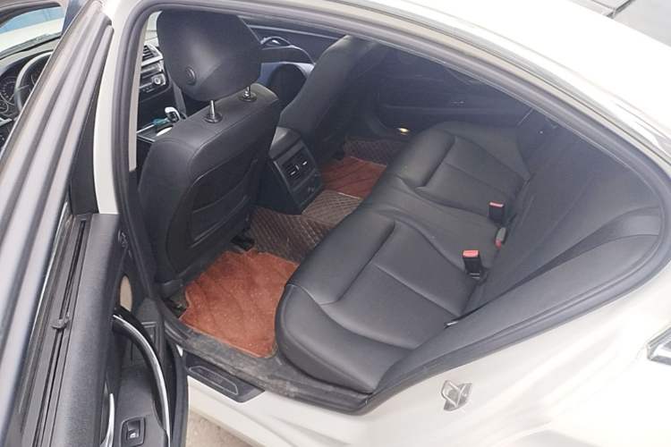 Used BMW 3 Series 2015 320Li Fashion Model Left Rear Seat