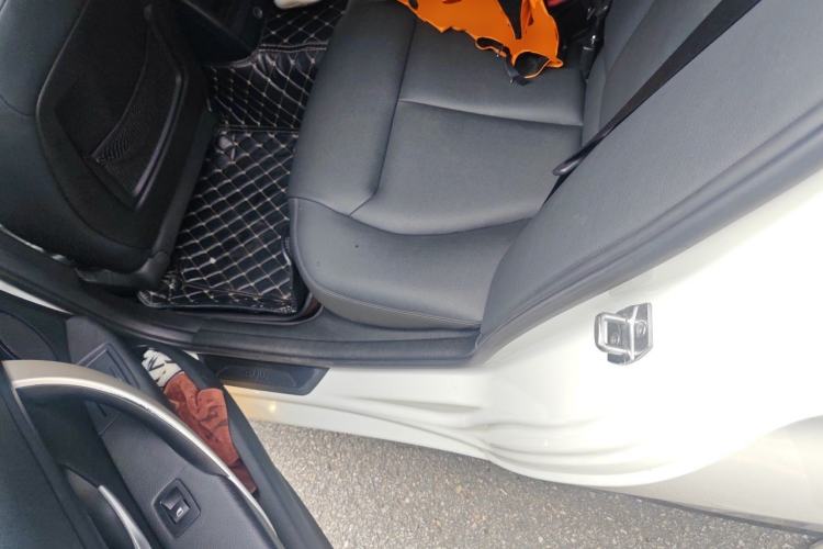 Used BMW 3 Series 2015 316Li Fashion Model Left Rear Seat
