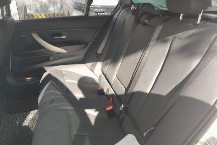 Used BMW 3 Series 2015 316Li Fashion Model Left Rear Seat