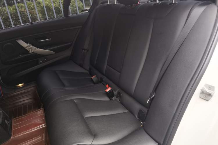 Used BMW 3 Series 2015 316Li Fashion Model Left Rear Seat