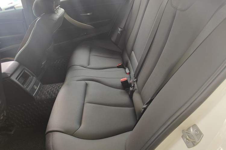 Used BMW 3 Series 2015 316Li Fashion Model Left Rear Seat