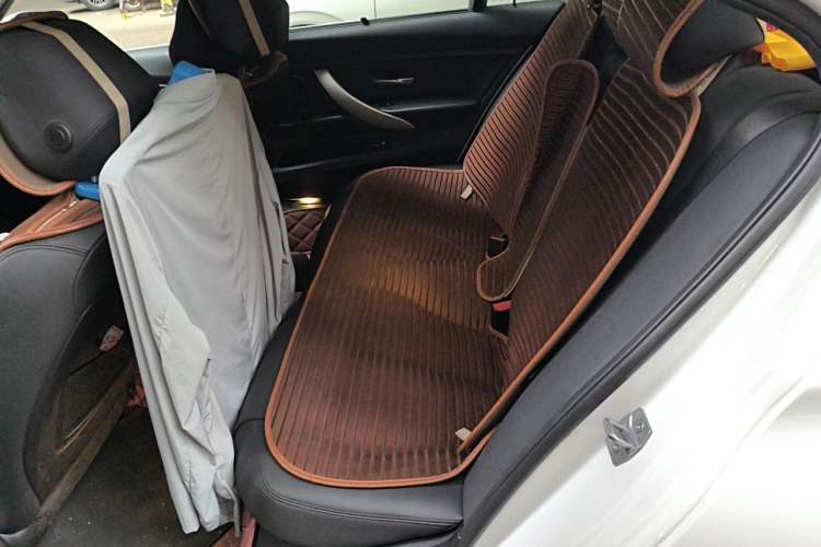 Used BMW 3 Series 2015 316Li Fashion Model Left Rear Seat