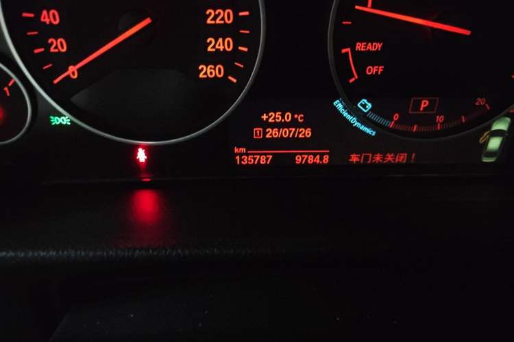 Used BMW 3 Series 2015 320Li Luxury Design Package Premium Edition Odometer Close Up