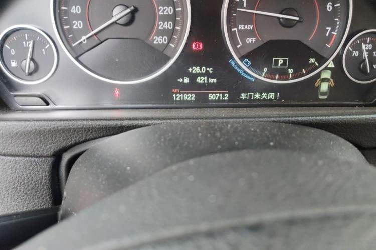 Used BMW 3 Series 2015 320i Luxury Edition Sports Design Package Odometer Close Up