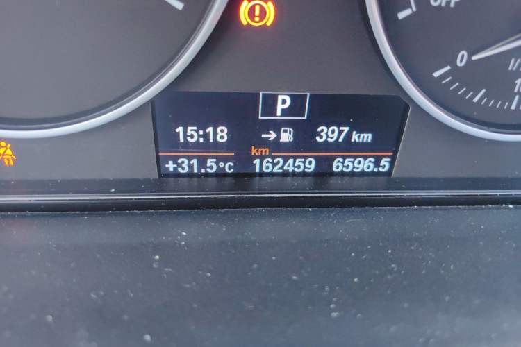 Used BMW 3 Series 2015 320Li Luxury Edition Fashion Model Odometer Close Up