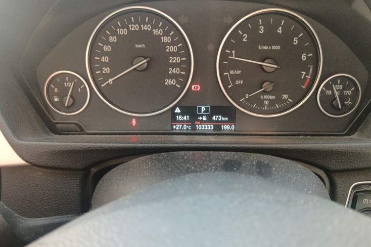 Used BMW 3 Series 2015 320i Luxury Line Stylish Edition Odometer Close Up