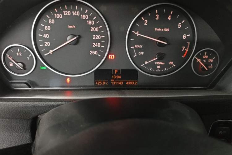 Used BMW 3 Series 2015 320Li Luxury Edition Fashion Model Odometer Close Up