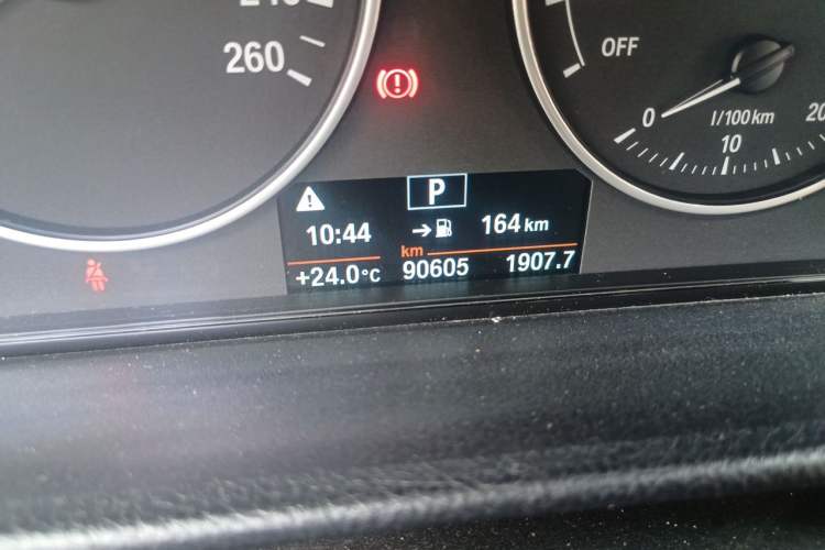 Used BMW 3 Series 2015 320Li Luxury Edition Fashion Model Odometer Close Up