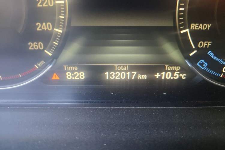 Used BMW 3 Series 2015 320i Luxury Line Stylish Edition Odometer Close Up