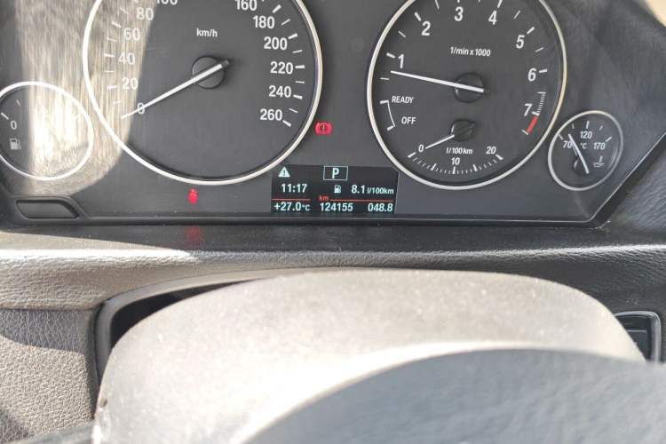 Used BMW 3 Series 2015 320Li Luxury Edition Fashion Model Odometer Close Up