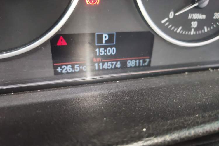 Used BMW 3 Series 2015 316Li Fashion Model Odometer Close Up