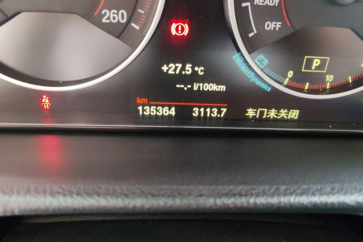 Used BMW 3 Series 2015 328i Sport Design Package Odometer Close Up