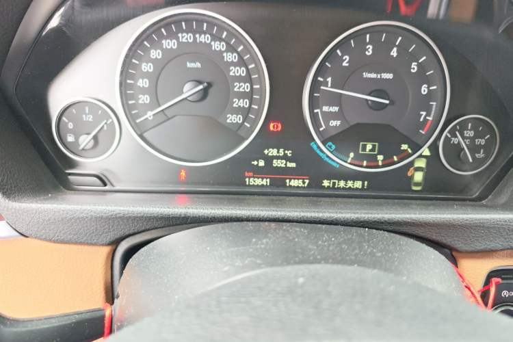 Used BMW 3 Series 2015 320Li Luxury Design Package Odometer Close Up
