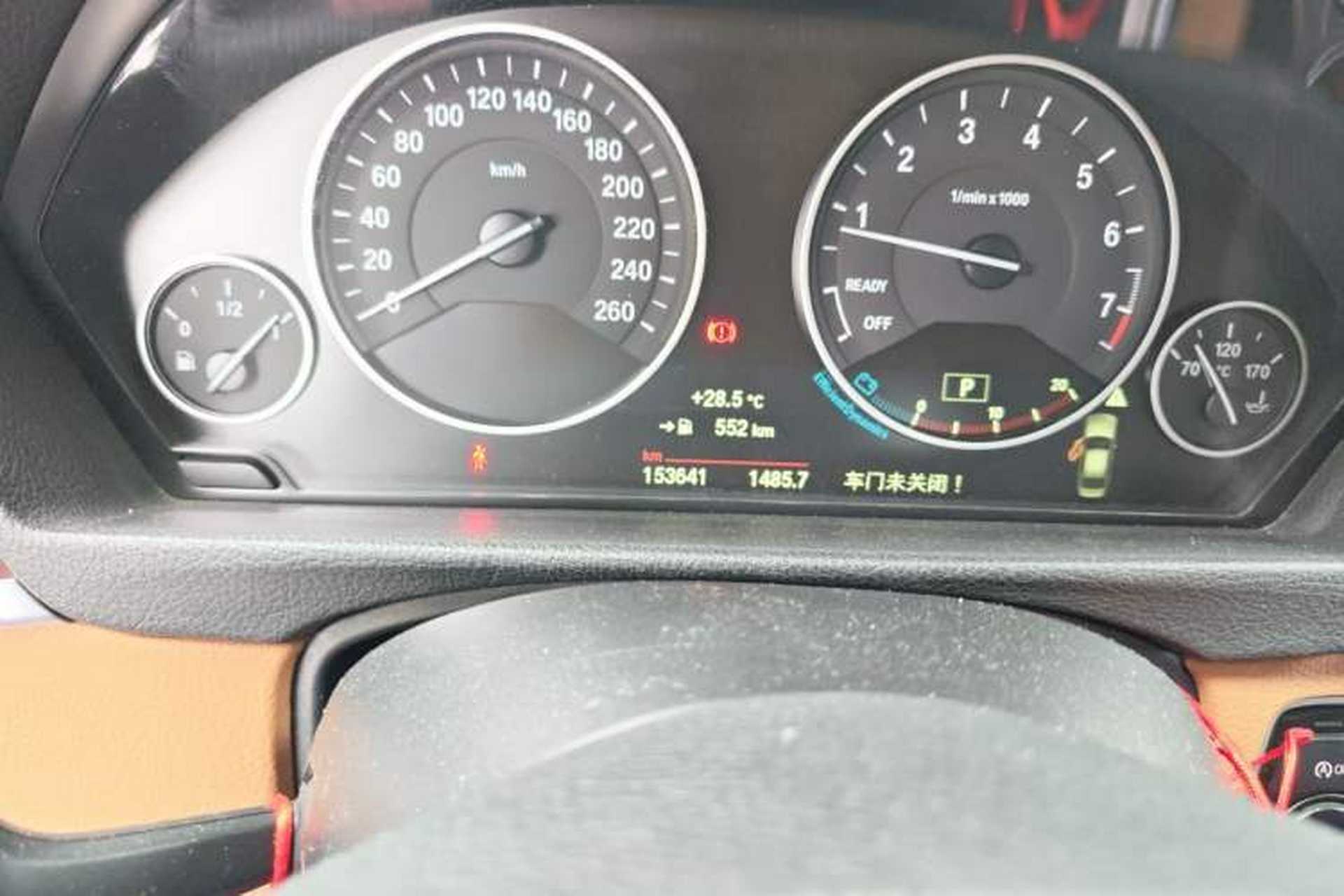 Used BMW 3 Series 2015 320Li Luxury Design Package Odometer Close Up