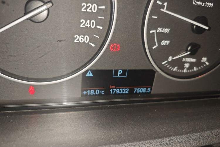 Used BMW 3 Series 2015 316i Active Edition Odometer Close Up