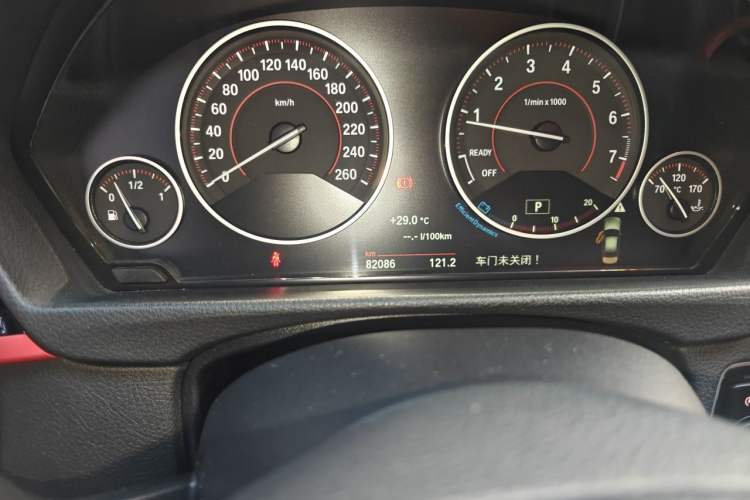 Used BMW 3 Series 2015 320i Sport Design Package Odometer Close Up