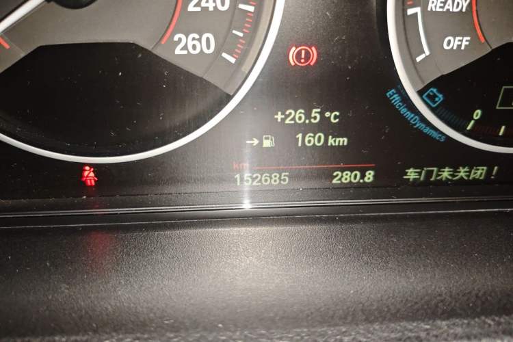 Used BMW 3 Series 2015 320i Luxury Edition Sports Design Package Odometer Close Up