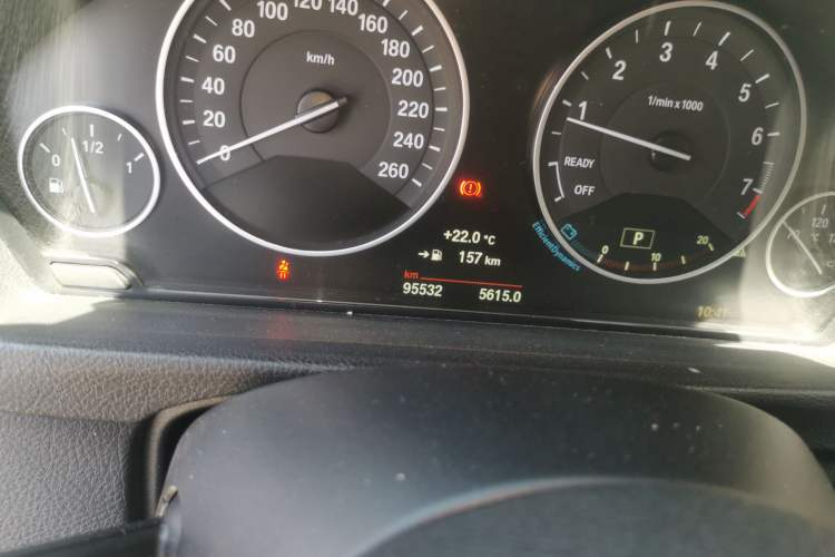 Used BMW 3 Series 2015 320Li Luxury Design Package Odometer Close Up
