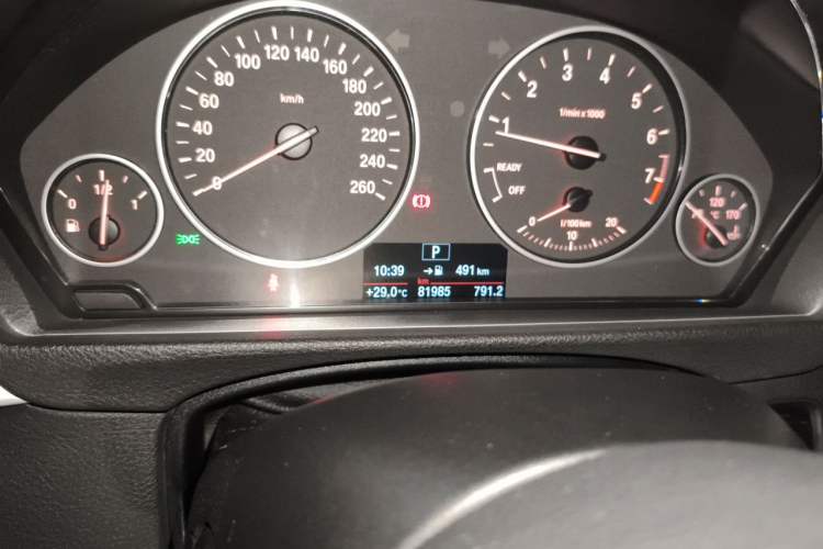 Used BMW 3 Series 2015 320Li Luxury Edition Fashion Model Odometer Close Up
