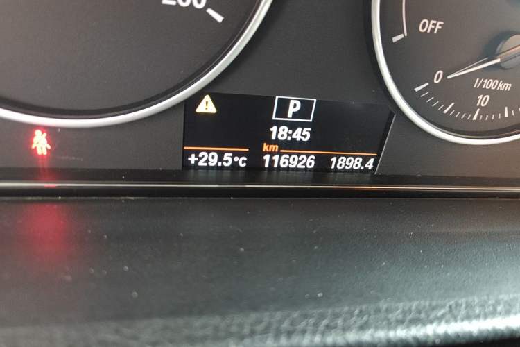 Used BMW 3 Series 2015 316i Active Edition Odometer Close Up