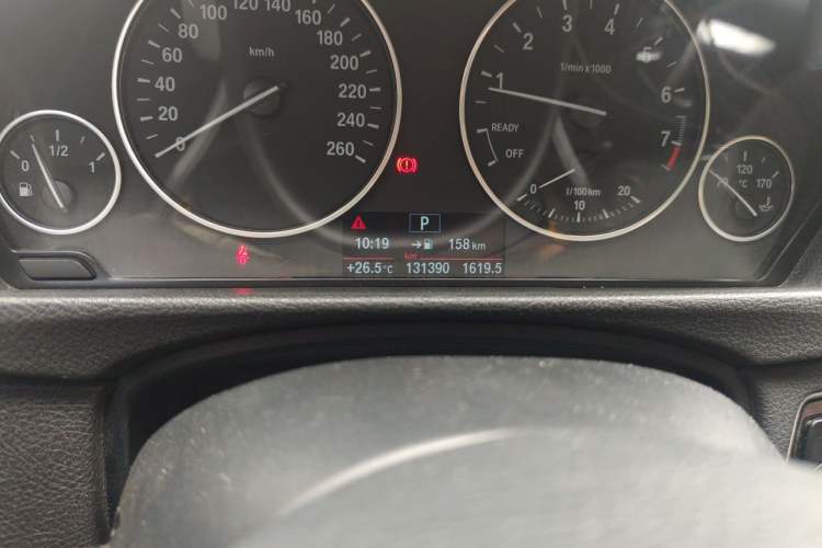 Used BMW 3 Series 2015 316i Active Edition Odometer Close Up
