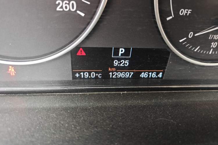 Used BMW 3 Series 2015 316i Active Edition Odometer Close Up