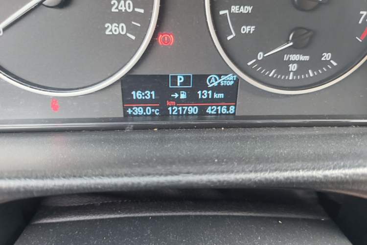 Used BMW 3 Series 2015 320i Luxury Line Stylish Edition Odometer Close Up