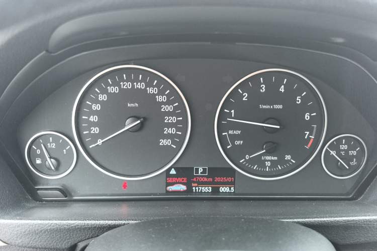 Used BMW 3 Series 2015 320Li Luxury Edition Fashion Model Odometer Close Up